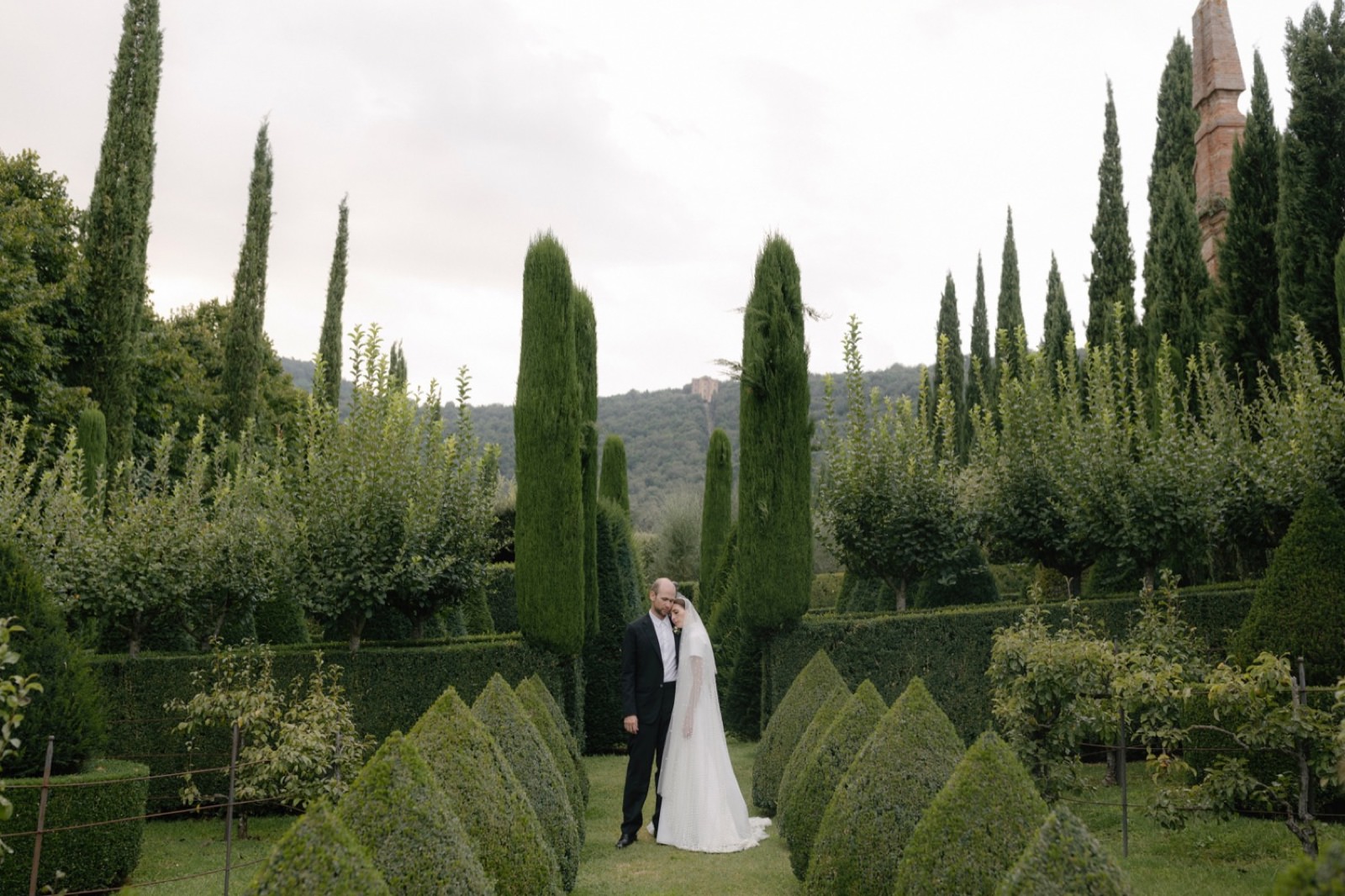 Intimate wedding in Tuscany 