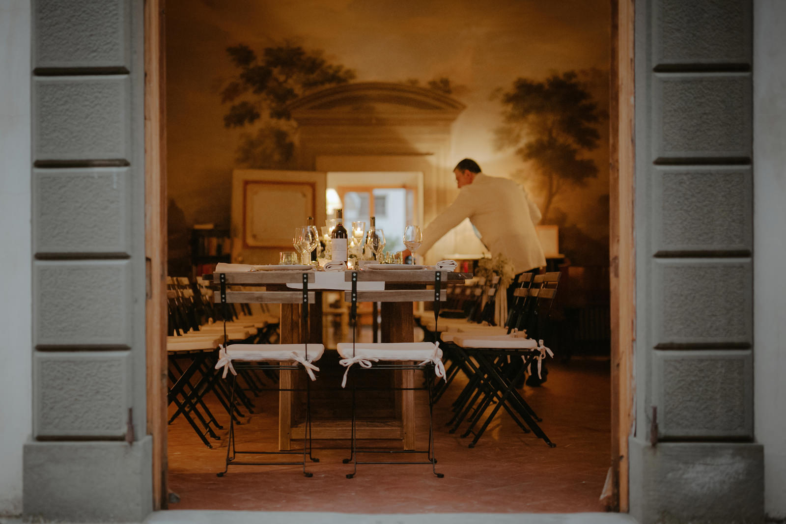 table setting at fattoria di rignana tuscany
