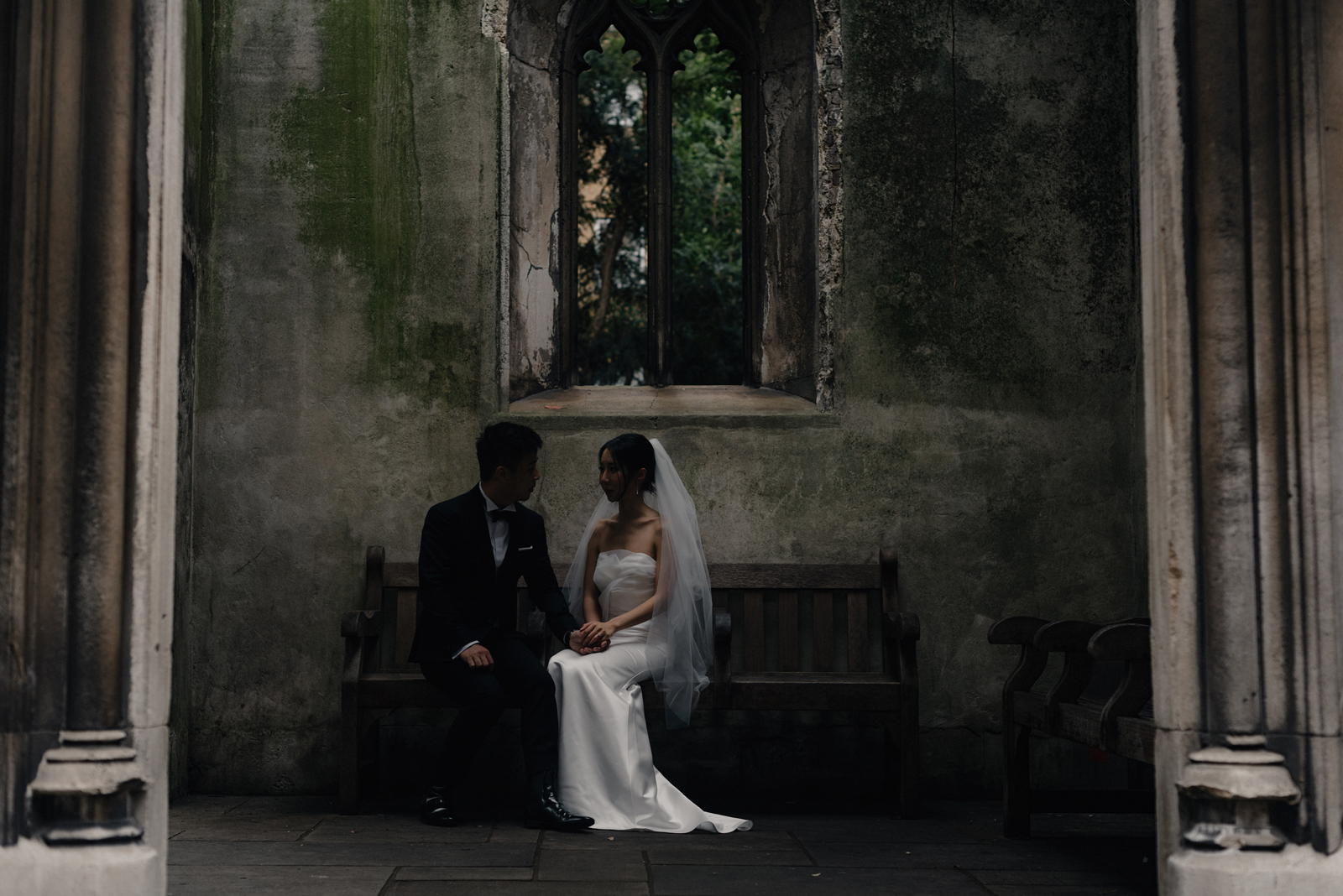 bride and groom at st dunstan in the east