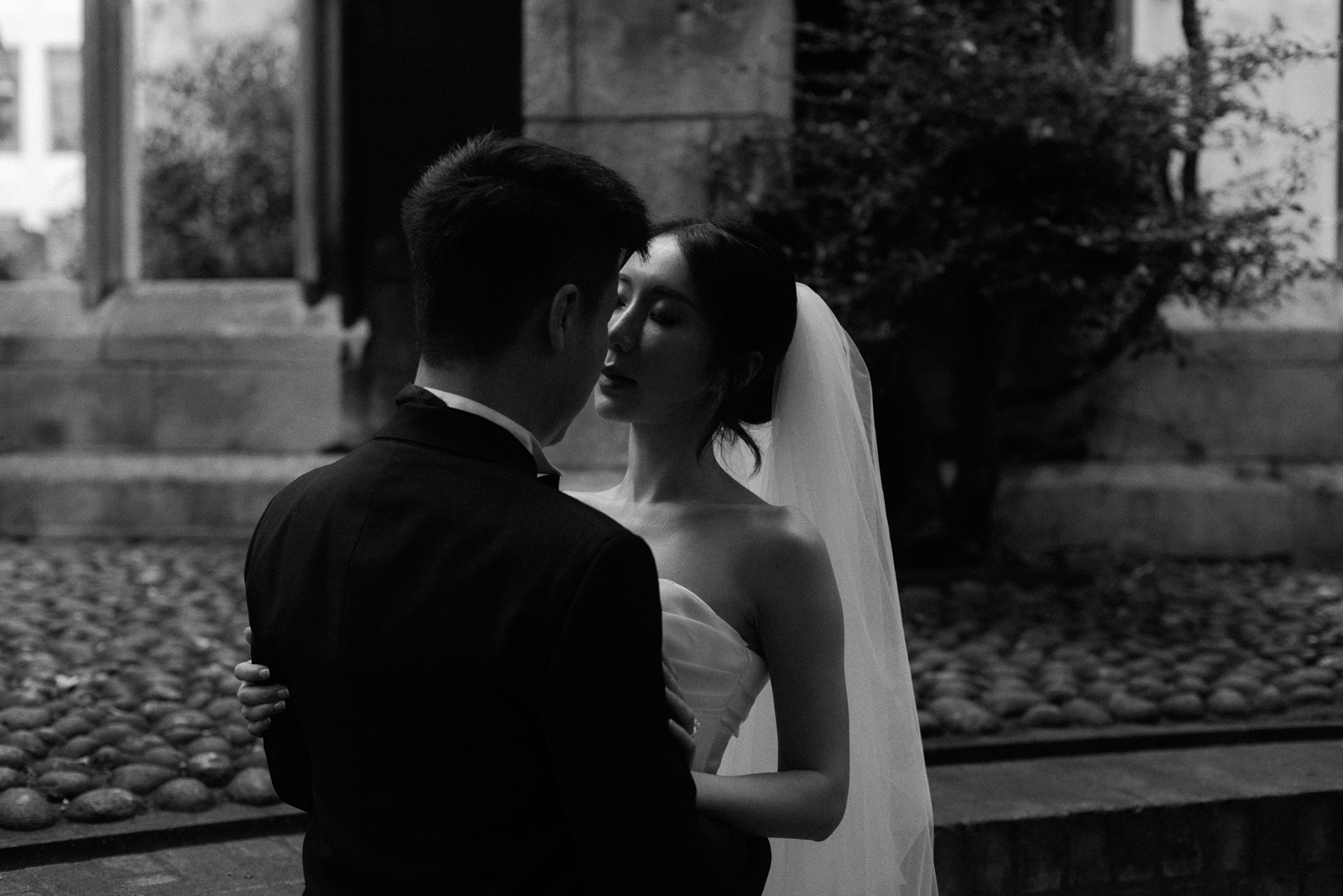 prewedding photos at St Dunstan in the East Church